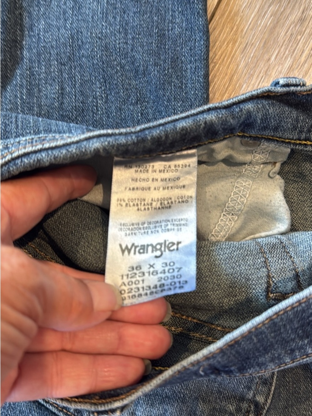 Wrangler Men's Dark Blue Relaxed Fit Jeans - Picture 4 of 4